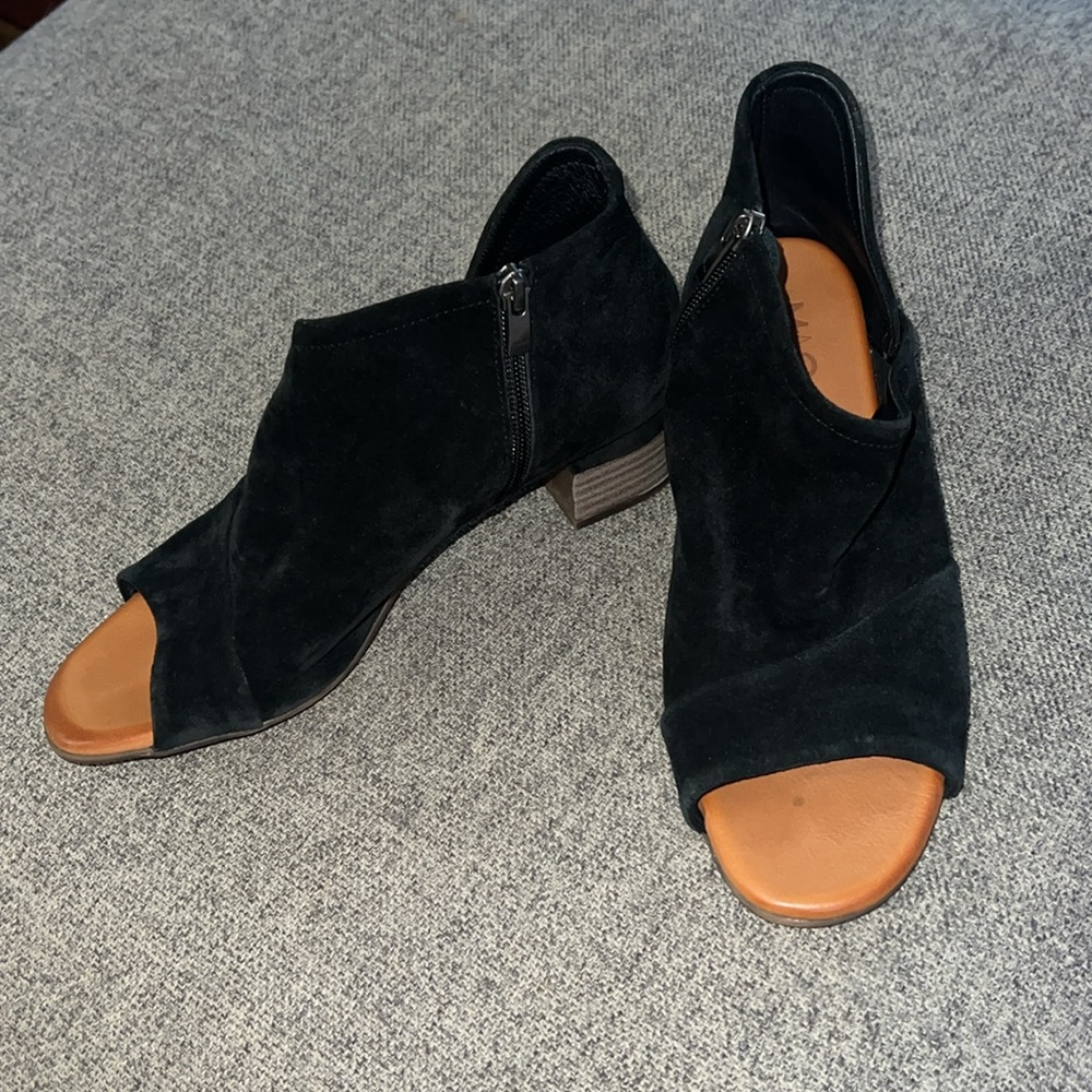 MAGO Sandals EUC 42